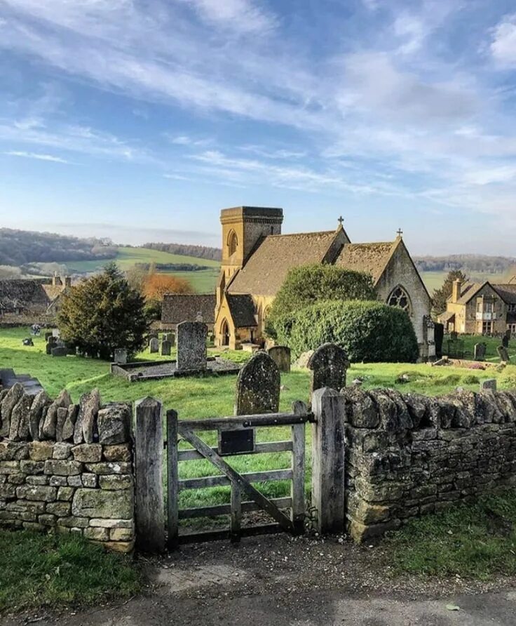 Cotswolds Англия. Котсуолдские холмы, Англия. Котсуолдс Хиллз в Великобритании. Котсуолдс Англия ферма. Как будет по английскому село