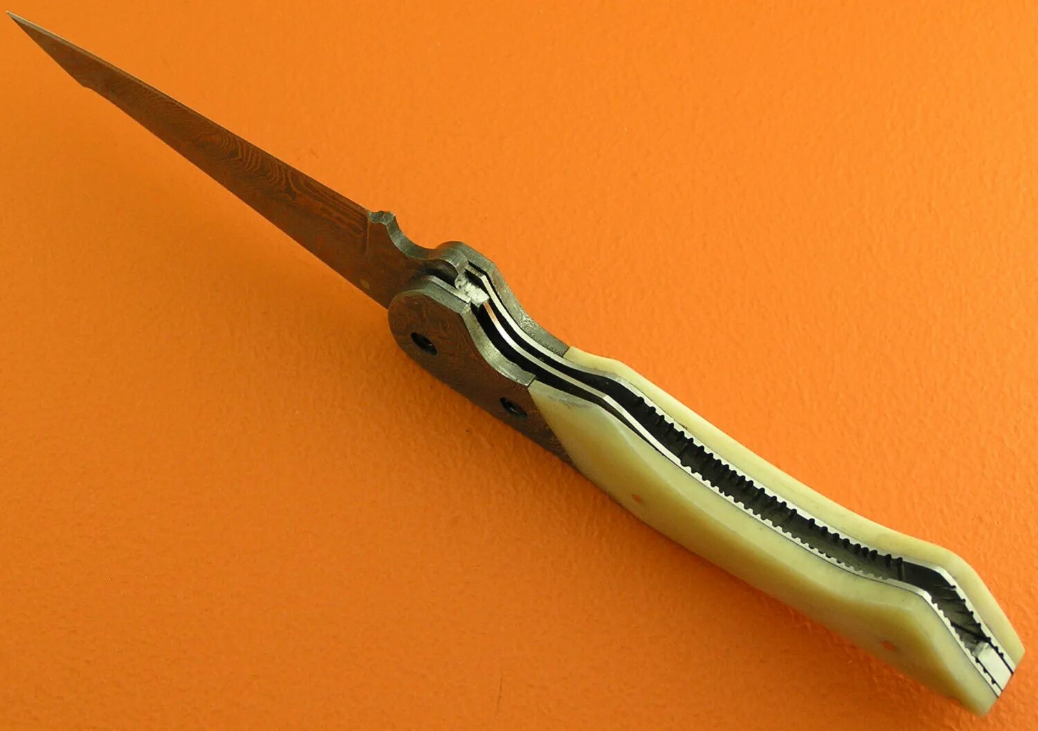 Liner lock (лайнер-лок). Liner lock нож. Liner lock замок что это. Лайнер лок компрешн лок. Liner lock (лайнер-лок).