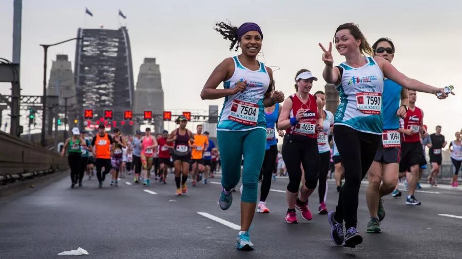 Running festival. Марафон rosa run. Фестиваль бега rosa run. Марафон 15 заставка. Марафон в мельбурн.