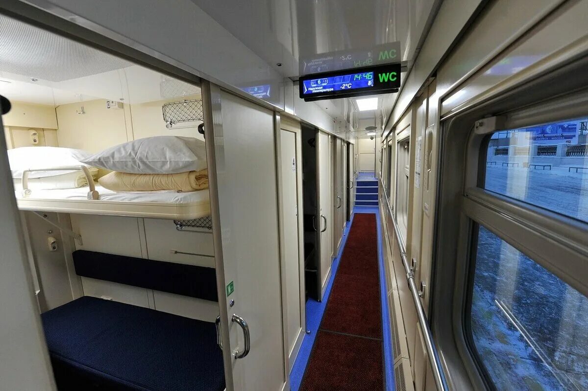 Поезд москва санкт петербург новый 2 часа. Фирменный поезд Италмас двухэтажный. Италмас двухэтажные вагоны. Италмас поезд двухэтажный. Двухэтажный вагон РЖД купе.