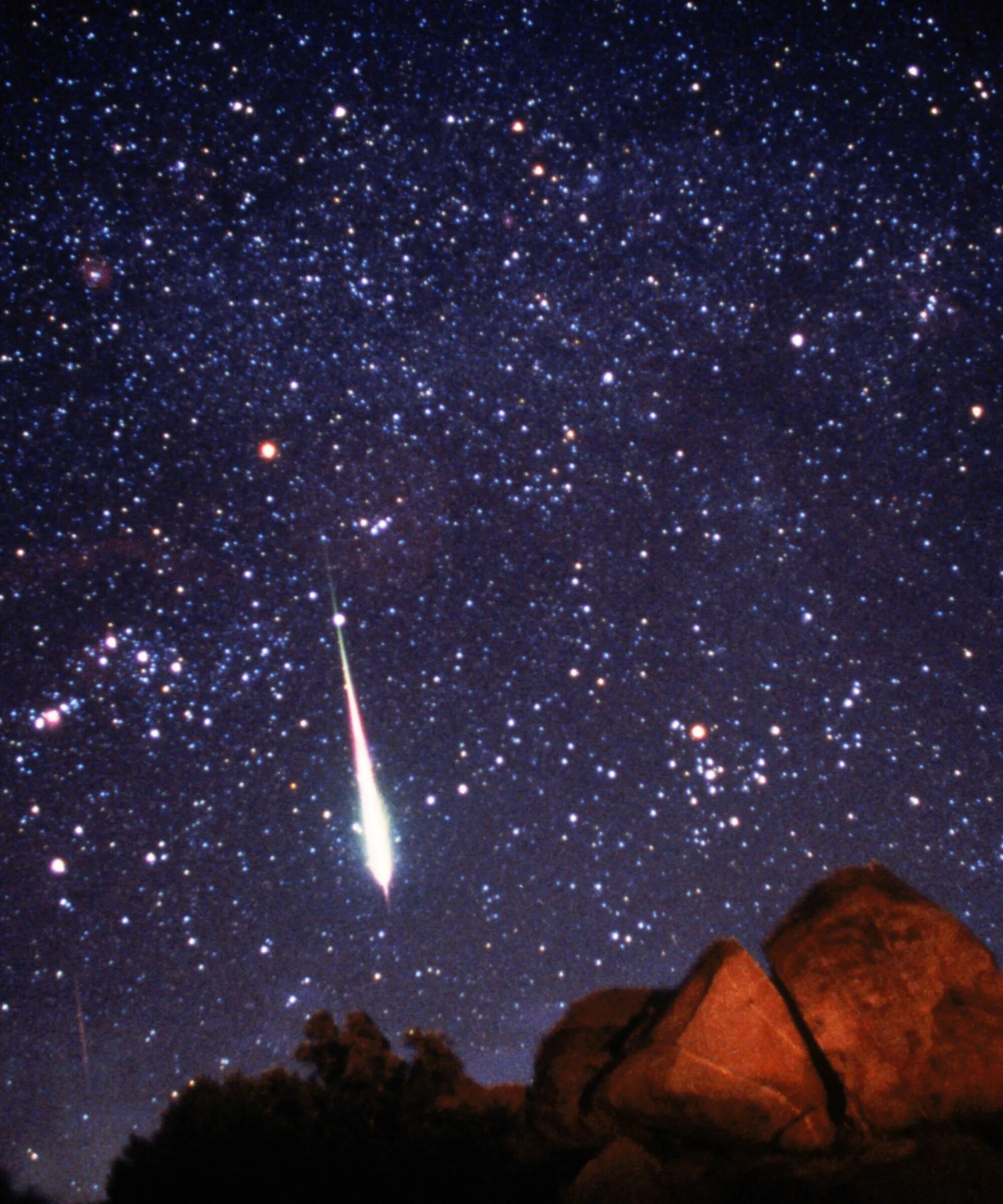 Падающая звезда метеор. Метеор метеорит метеоритный дождь. meteor shower l2. метеоры леониды.
