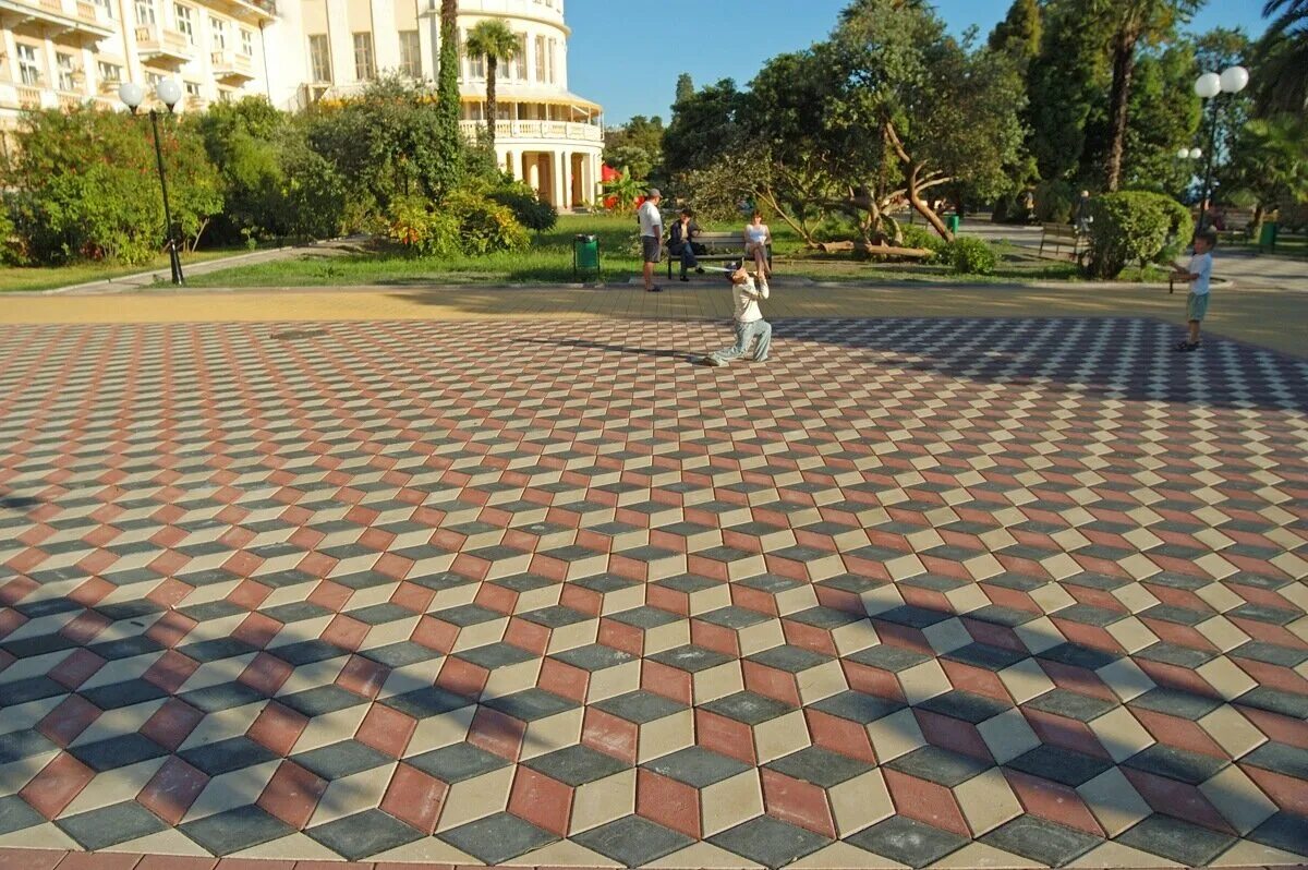 брусчатка красота под ногами. мощение в европе. плитка старый город красота под ногами. красота под ногами. красивая тротуарная плитка.