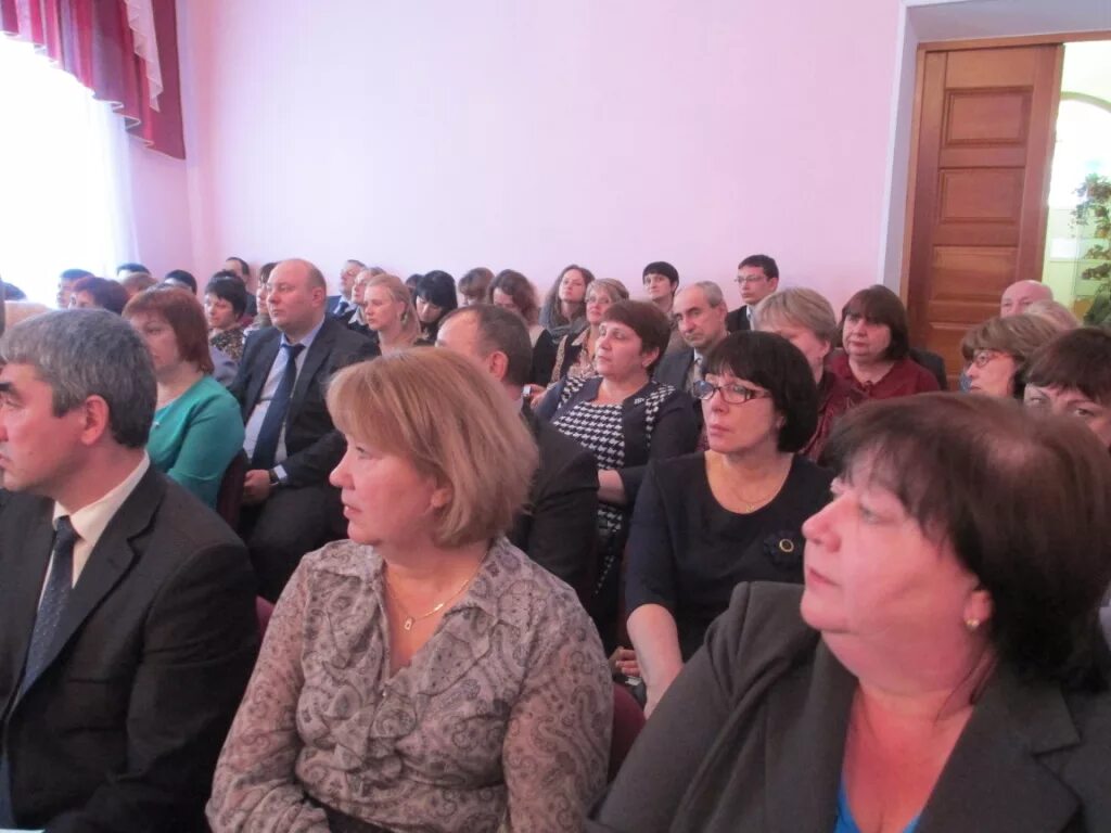 структура администрации хабаровского муниципального района. администрация ирбитского мо. администрация амурского района. глава департамента образования ханты мансийск. елена никонова хабаровск.