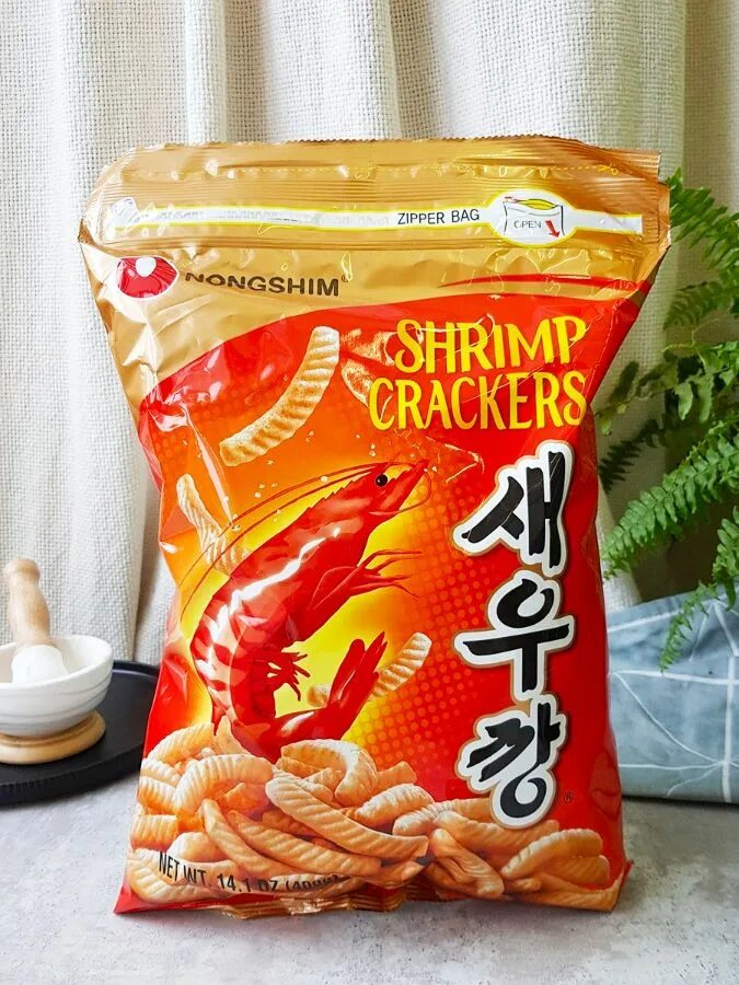 Чипсы со вкусом креветки. Чипсы креветка нонг шим 75г. Чипсы со вкусом креветок. Чипсы бингрэ 50г креветка. Nongshim чипсы креветочные.