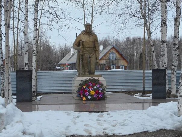 Погода в каджероме печорского. Печорский район Коми Каджером. Дом культуры Каджером. Поселок Каджером. Памятник солдатам Кезский район.