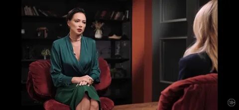 Самбурская непочатая рюмка на столе клип