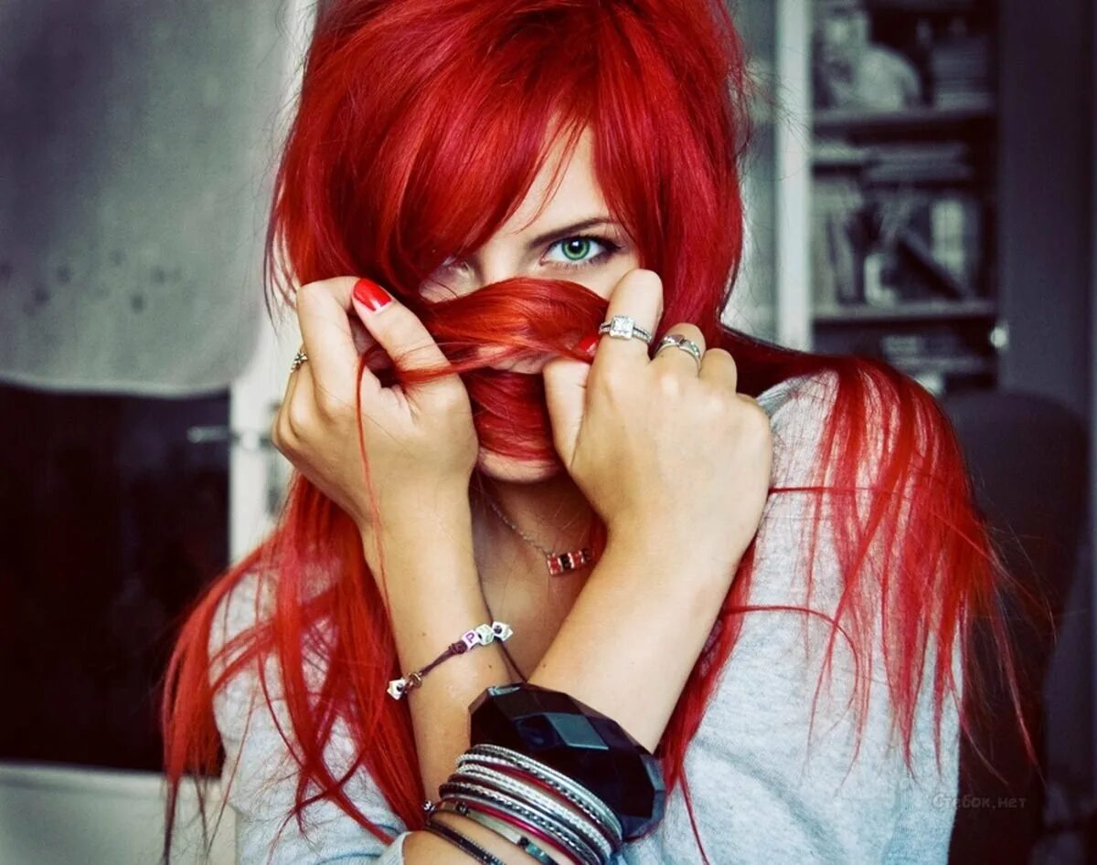 Красно жалкие. Скарлет Тейлор с красными волосами. Дайана Кранк рыжая. Девушка с рыжими волосами. Девушка с красными волосами.