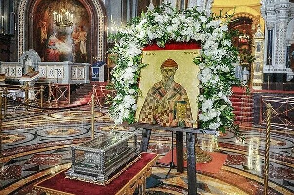 Тримифунтский москва. Храм спиридона тримифунтского в москве. Мощи спиридона тримифунтского. Храм святого спиридона тримифунтского в москве. Мощи святого спиридона тримифунтского в москве.