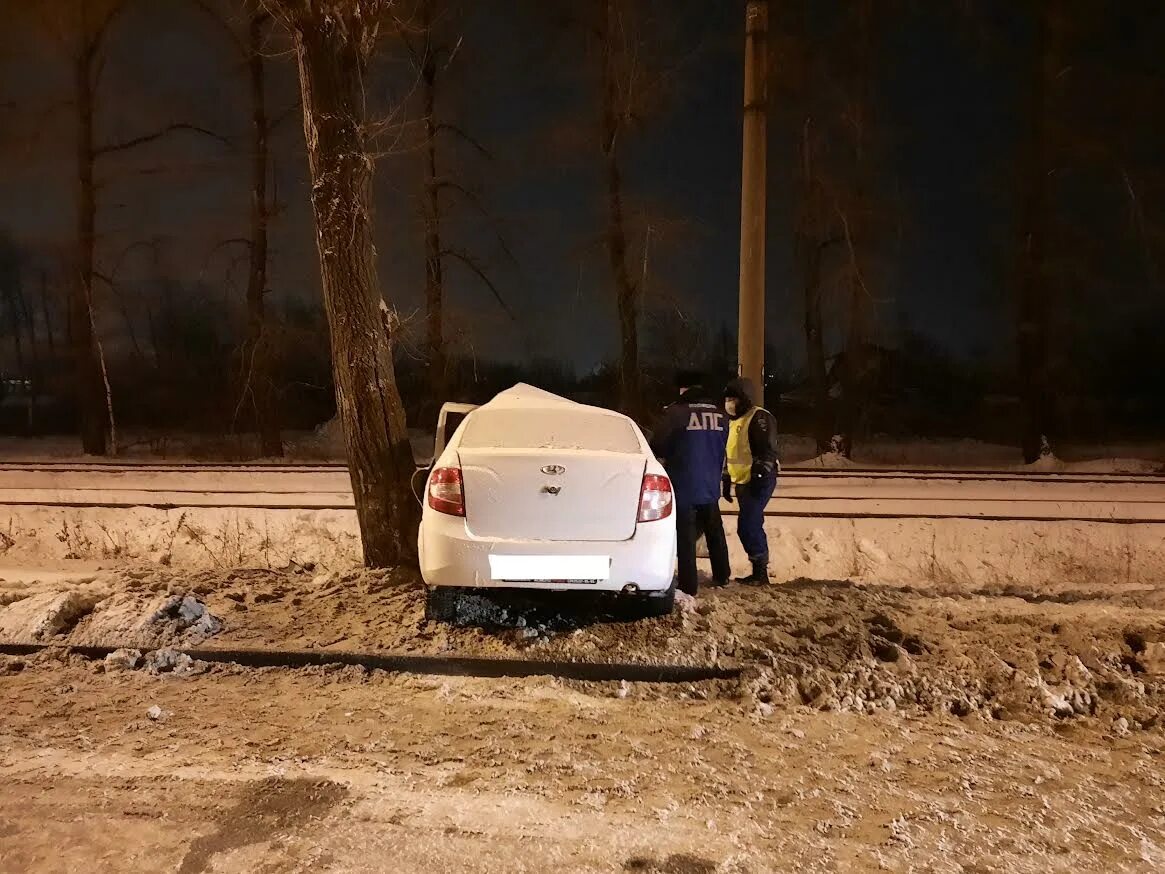 В нижнем тагиле танк врезался в машину. Аварии в тагиле на северном шоссе.