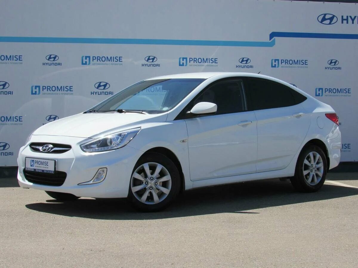 Hyundai Солярис 2013 год. Продажа Хендай Солярис 2013 год белый седан Ростовская область.