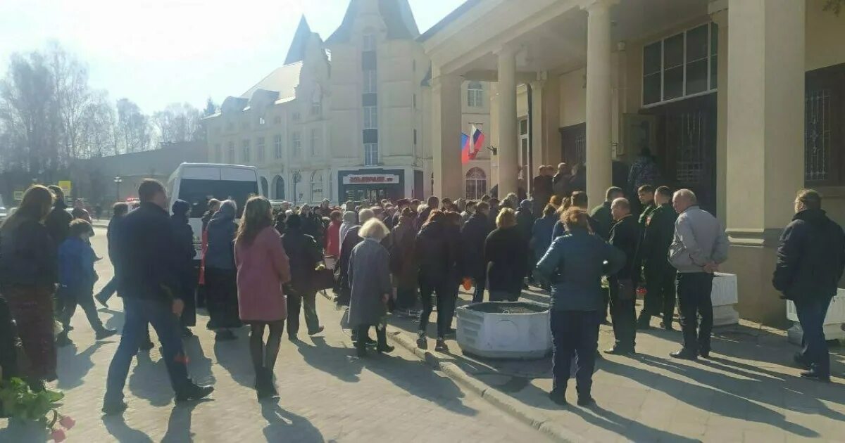 Простились с офицером. Прощание в Черняховске с офицером. В Черняховске простились. Прощание в Черняховск с погибшим на Украине.