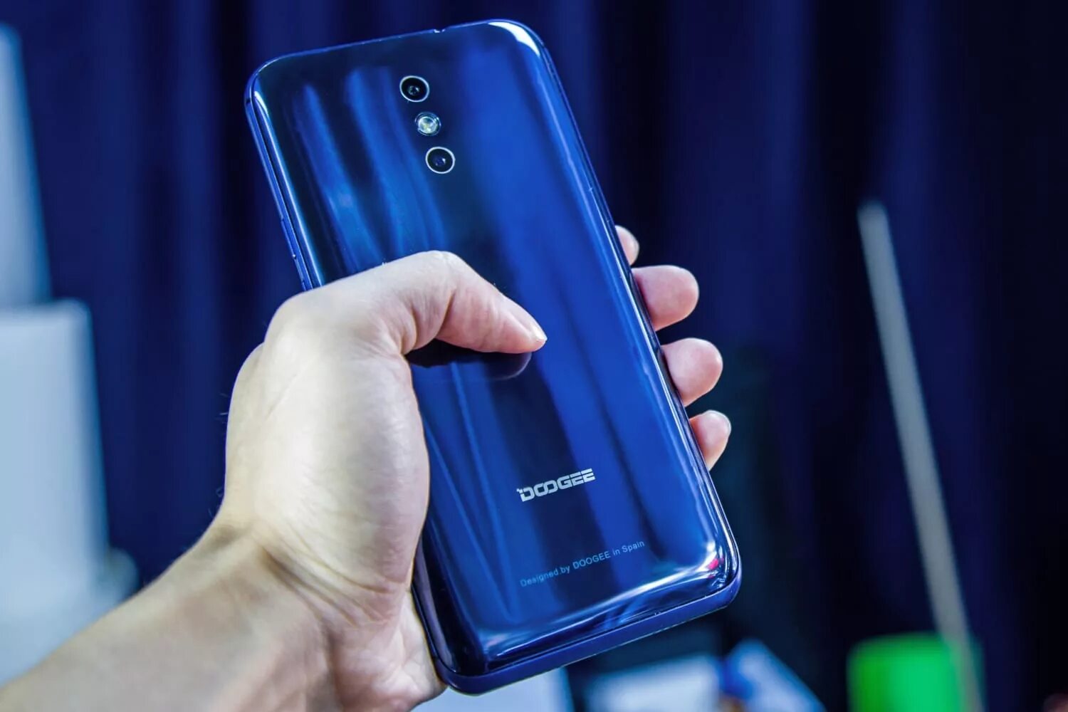 Смартфоны до 12000. Doogee bl12000. doogee 12000. bl12000. смартфоны с 6000 аккумулятором.