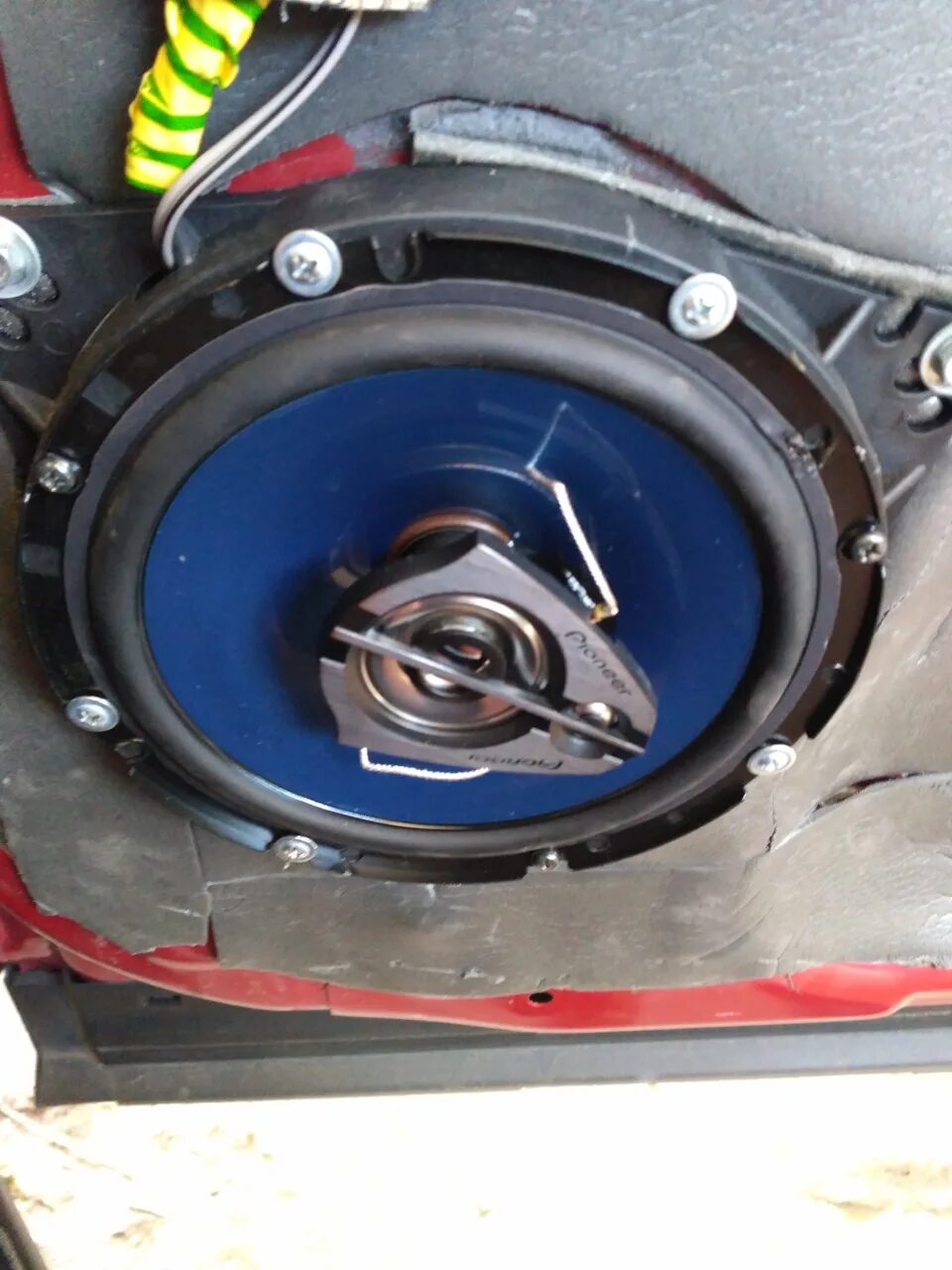 Переходник колонки rav4 toyota. Динамики тойота рав 4. Динамик на рав 4. Переходник колонки rav4 toyota. Динамик на парктроник рав 4.