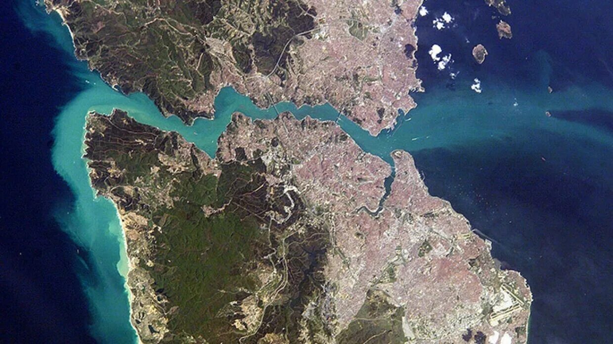 Пролив босфор океан. Пролив Босфор вид из космоса. Босфорский залив Стамбула. Пролив Босфор и Дарданеллы. Ложный Босфор.