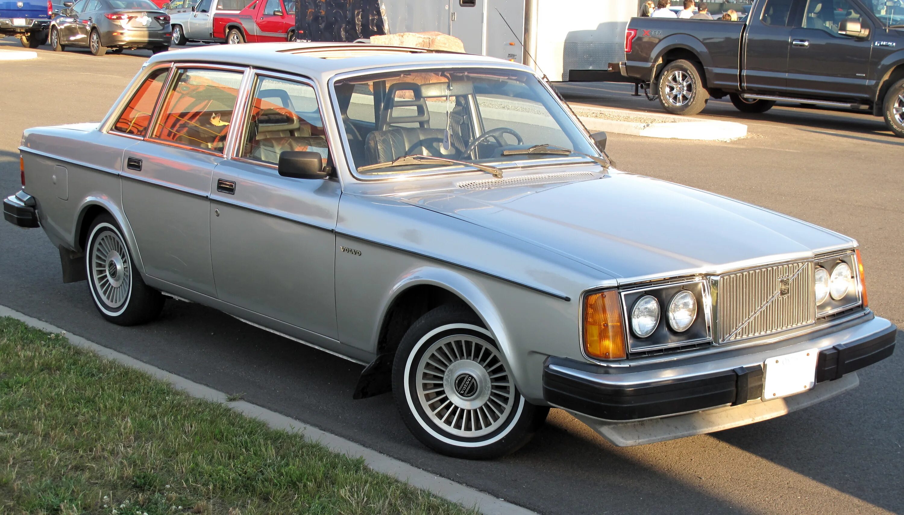 Вольво задний привод. Volvo 1979. Volvo 244 gl. Volvo 240 1979. Вольво 244 черная.