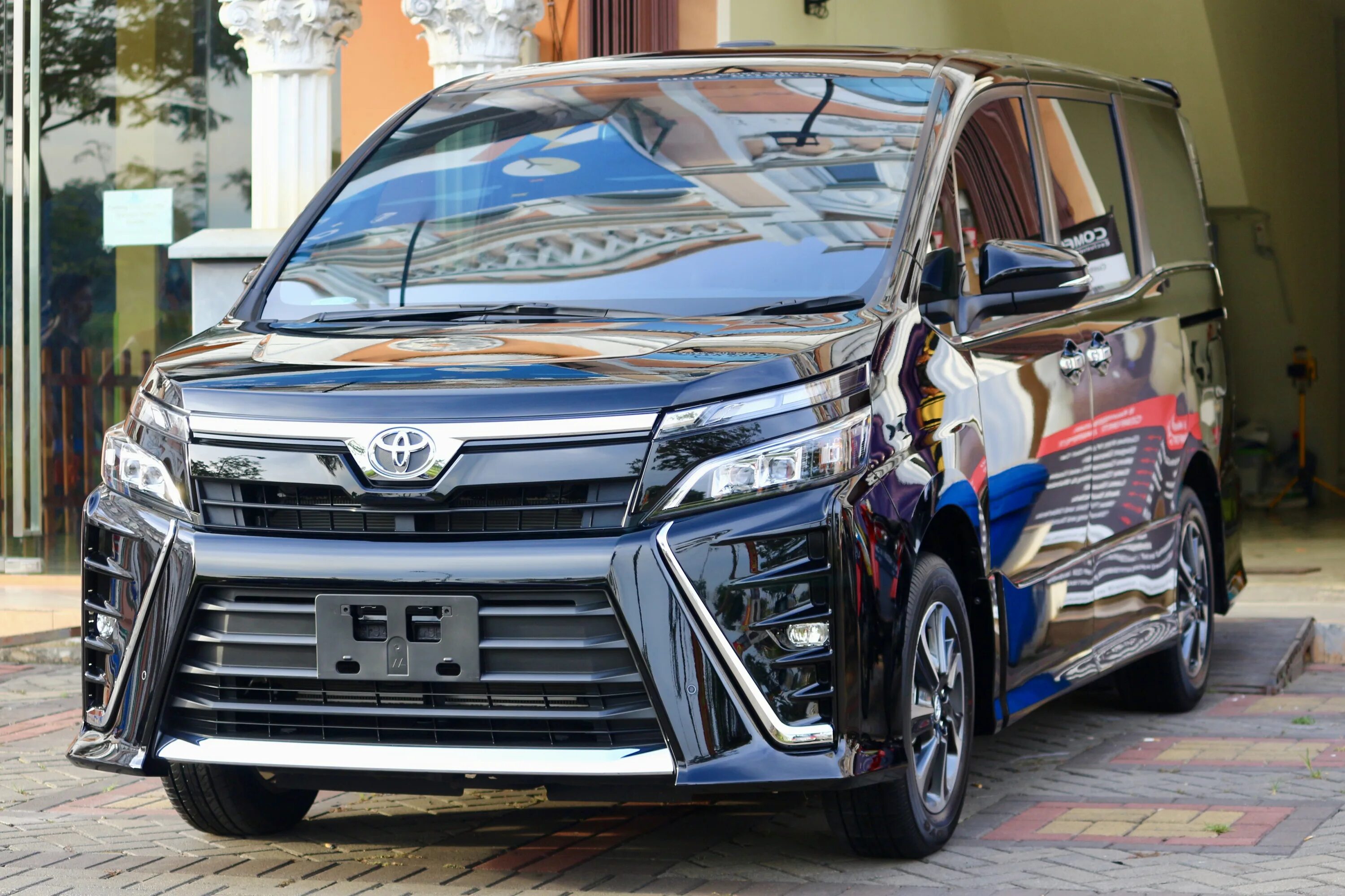 Тойота вокси 2017 гибрид. Toyota voxy hybrid 2014. Voxy гибрид. Toyota voxy 2022. Voxy гибрид.