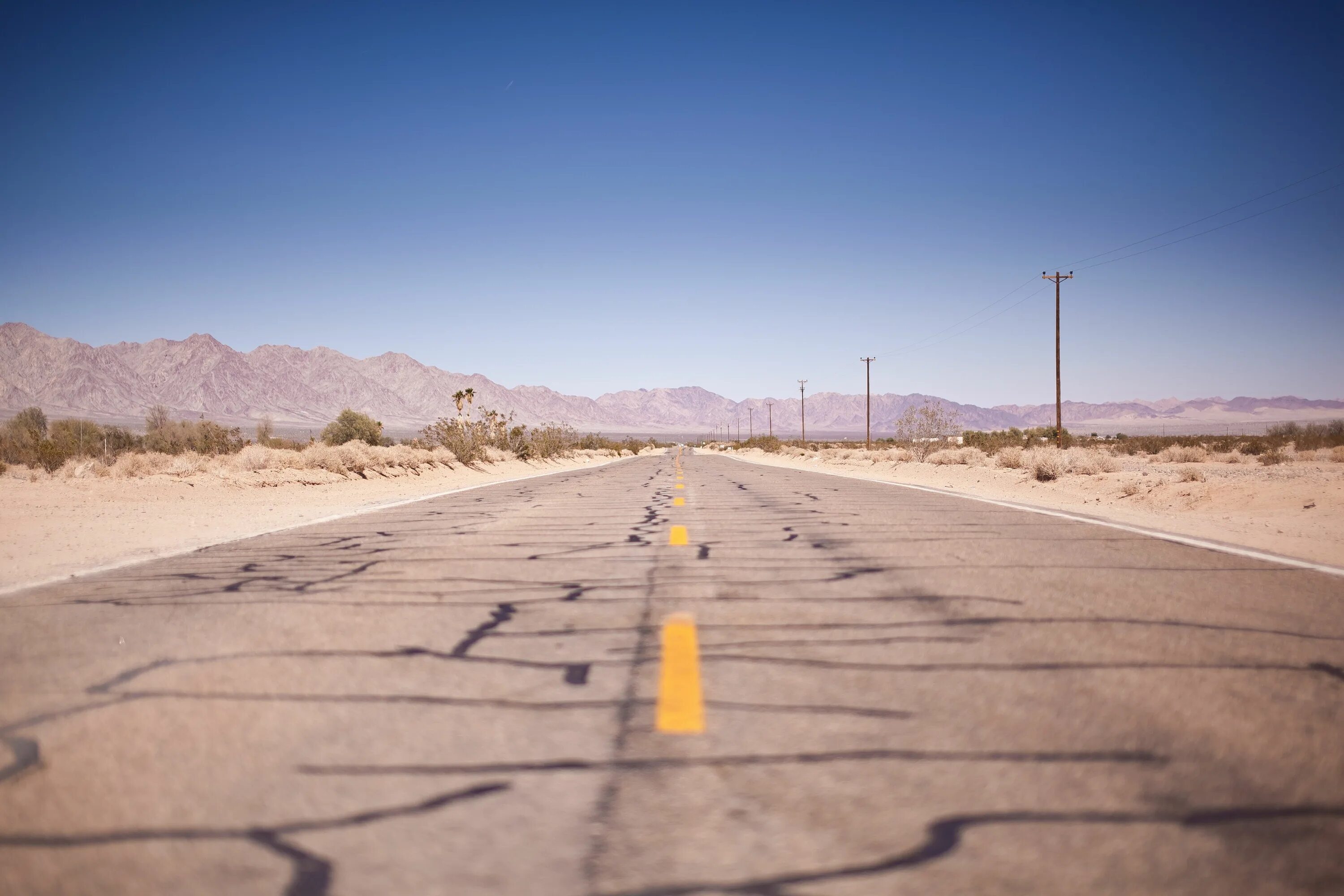 США пустыня Невада. Пустынная дорога в Неваде. Лос Анджелес пустыня. Трасса в пустыне.