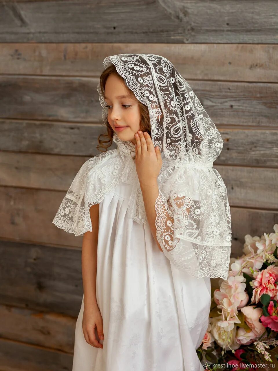 Девушки в белом платке. Платок в Церковь. Крестильный платок. Платок для крещения. Кружевная накидка в Церковь.