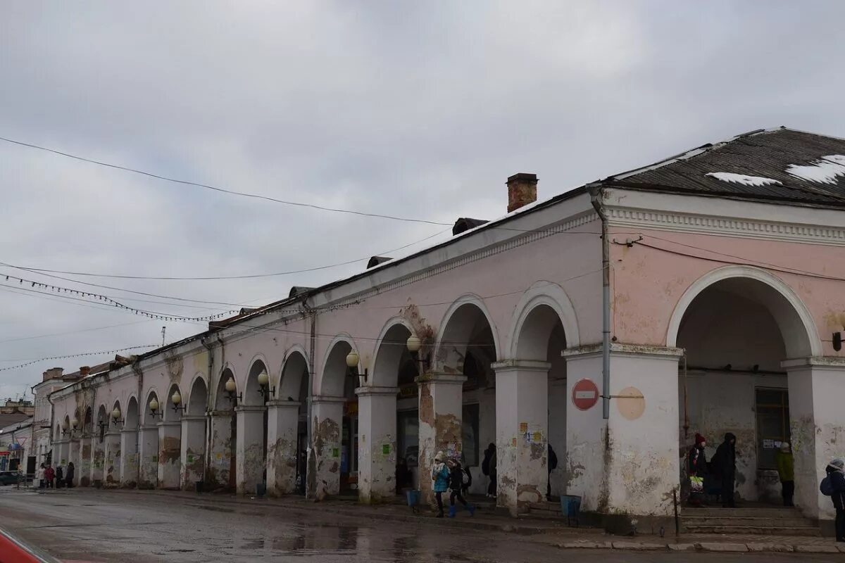 Стоять в торговых рядах. Торговые ряды Вышний Волочек. Торговые ряды Вышнего Волочка 19 век. Торговые ряды Вышний Волочек 19 века. Торговые ряды Вышний Волочек в 19 веке.