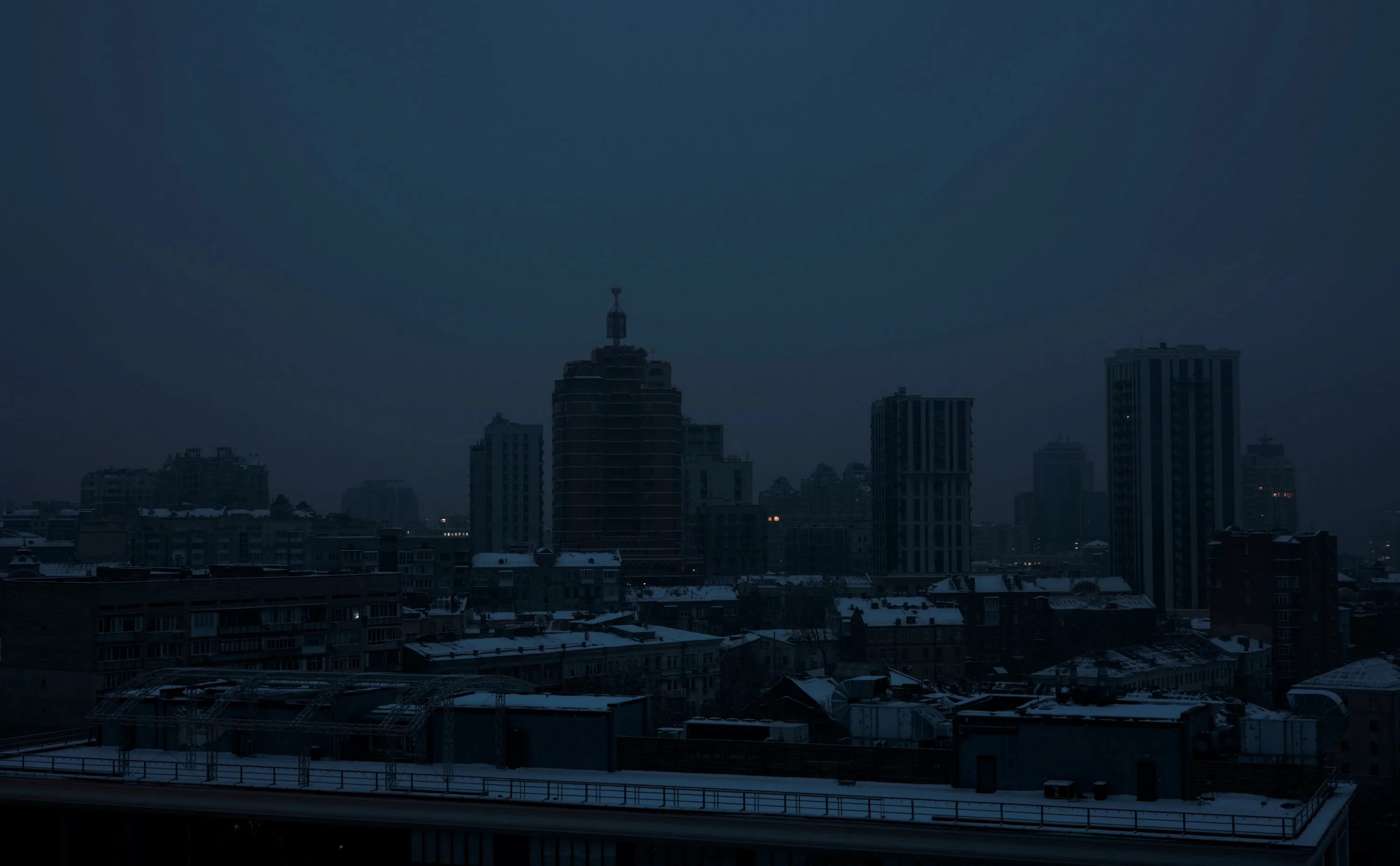 Город без электричества. Блэкаут в городе. Киев без света. Город без света. Харьков без света и воды