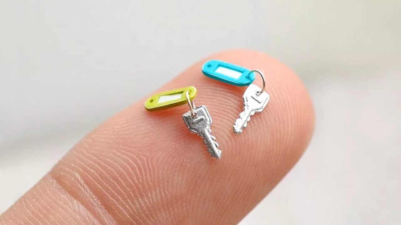 Интересные миниатюрные вещи. Миниатюрные штучки для кукол. Мини вещи. Миниатюры предметов. Миниатюрные вещи.