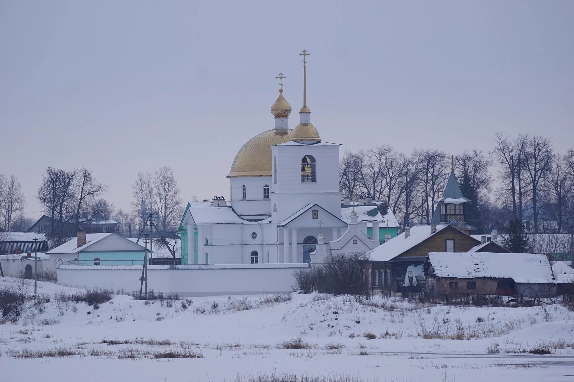 Город остров псковская область. Талабские острова псковская область. Деревня на острове. Остров залита на псковском озере. Г остров псковская область зимой.