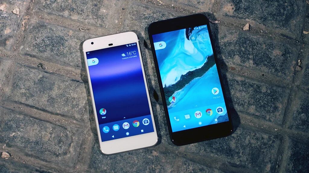 Смартфон google pixel 8. Galaxy s7 и Pixel 2. Google Pixel 7. Google Pixel 4a синий. Google Pixel 2013.