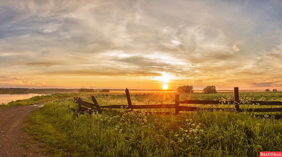 деревенские мотивы. кубань деревня. сельский мотив. стол деревенский старинный. сельские мотивы фото.