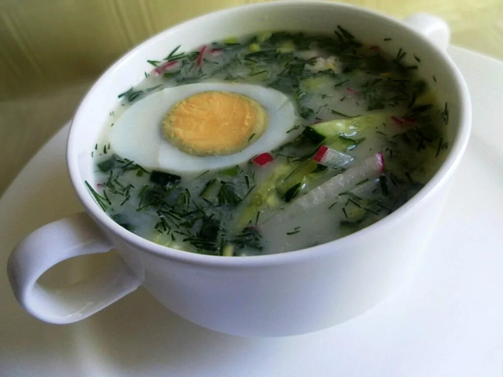 суп ботвинья. сыворотка для окрошки. окрошка с ветчиной на квасе. русские народные блюда окрошка. окрошка история происхождения.