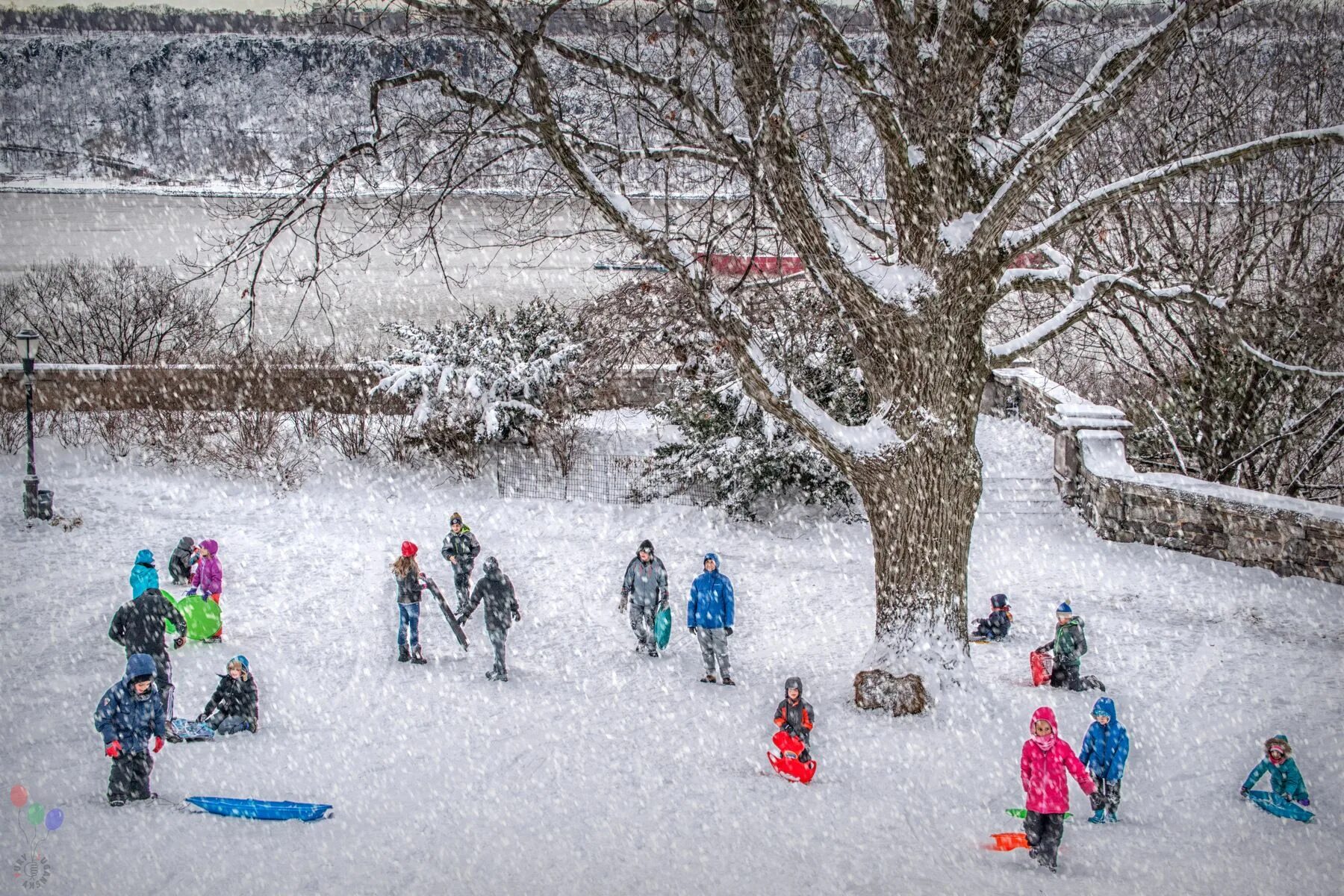 Забавы для детей на улице зимой. Зимние развлечения на улице. Игры на воздухе зимой. Зимние детские игры на свежем воздухе. Игры на свежем воздухе для детей зимой.