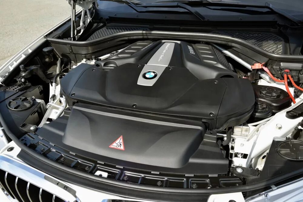 4. бмв х5 под капотом. Bmw x5 m50i. х5 моторы. х5 моторы.