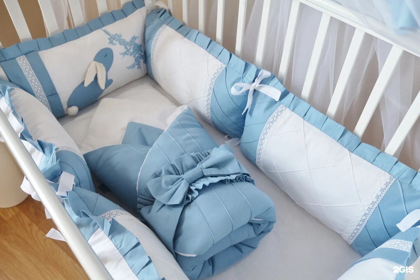 Комплект постельного для новорожденного. Бортики в кроватку. Бортики в кроватку для новорожденных. Борта в кроватку для новорожденных. Бортики в кроватку для мальчика.