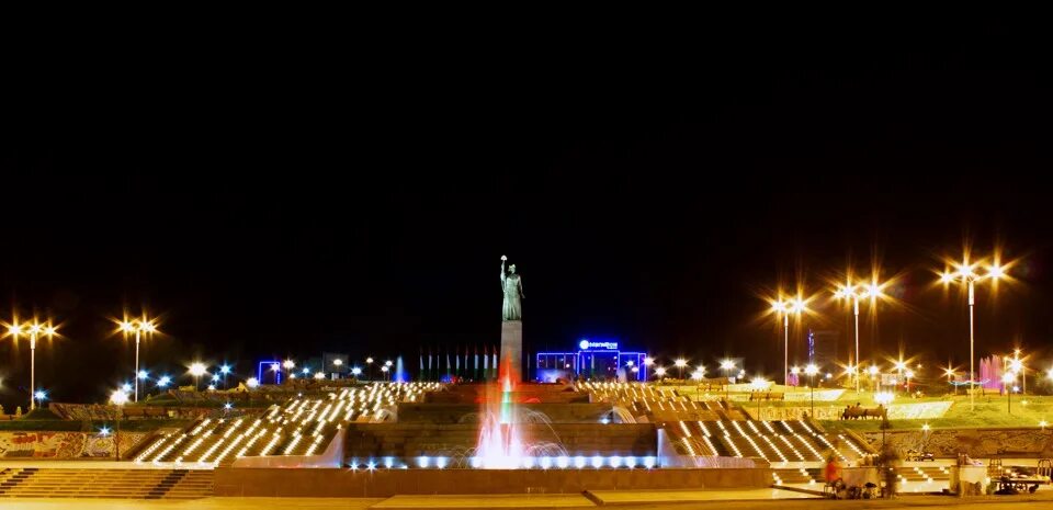 Обои худжанд. Худжанд ночной. Худжанд парк. Ночной город Худжанд. Таджикистан Худжанд парк.