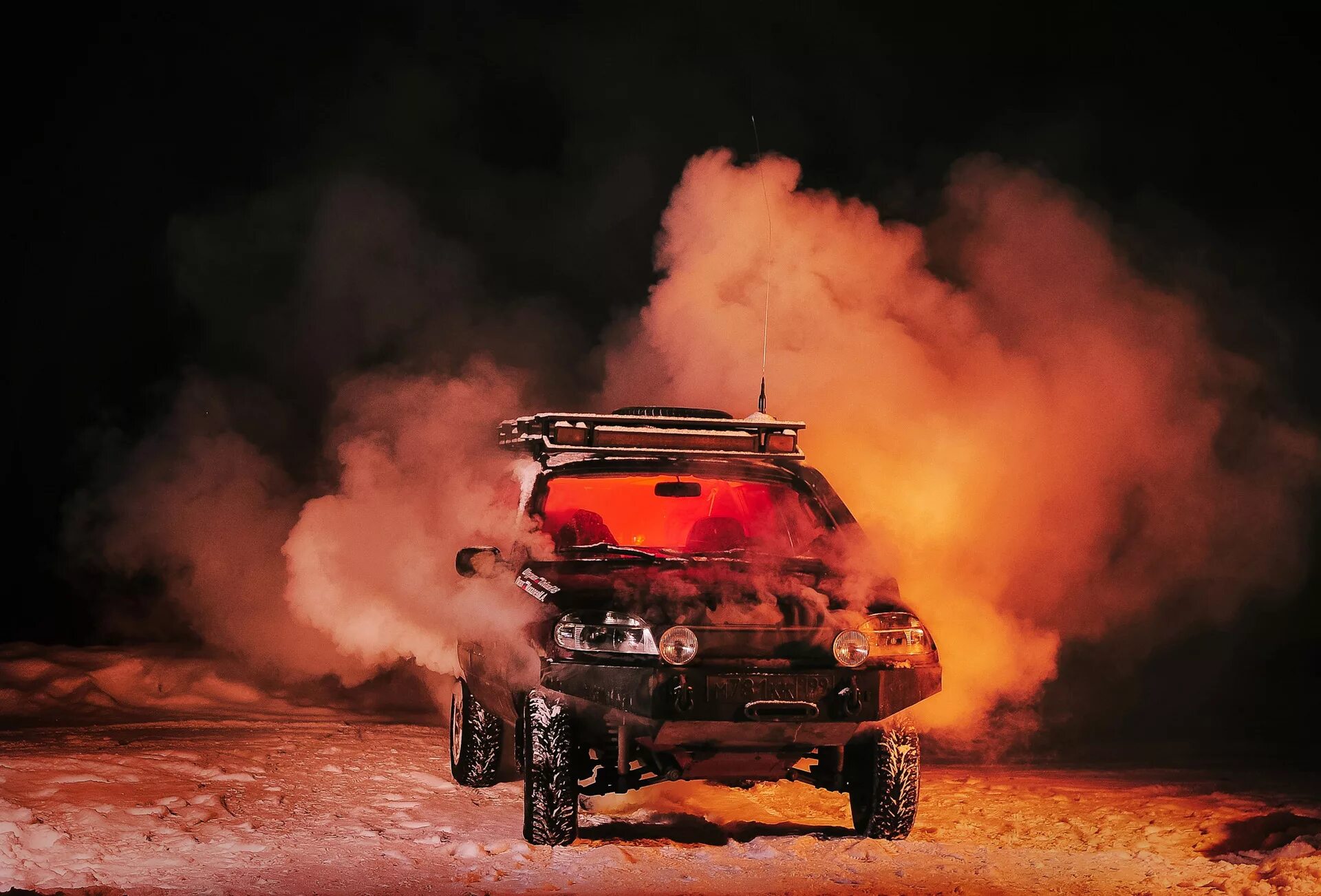 Нива урбан бункер. Дым машина военная. Нива дым. Крыша нива 2121. Нива 2121 в грязи.