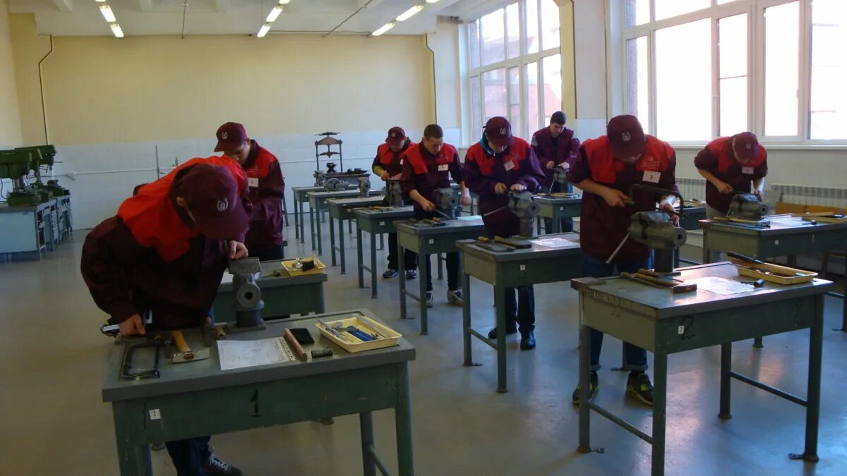 Директор малоохтинского колледжа. Слесарь механосборочных работа работ в нижнем новгороде. Слесарь механосборочных работа работ в нижнем новгороде. Слесарь. Слесарь.