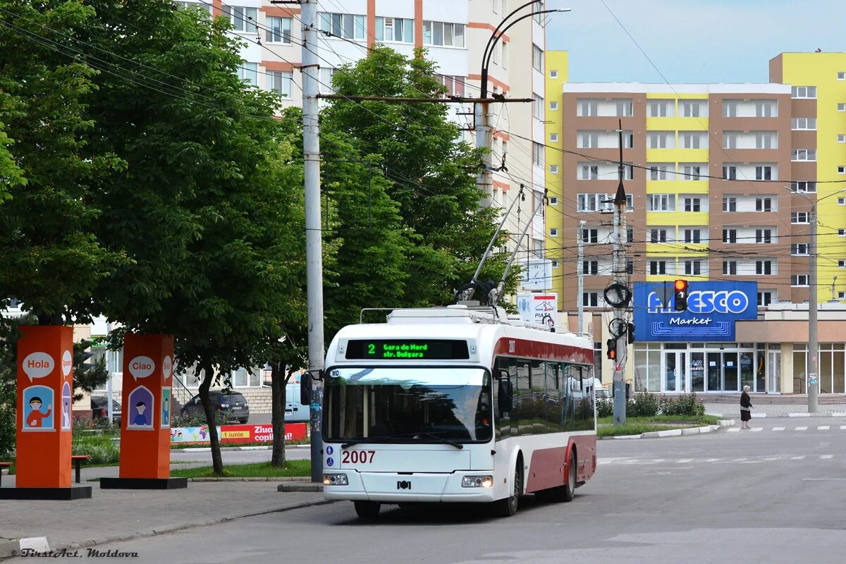 Транспорт кишинева. Троллейбусы Бельцы. Город Бельцы Молдова. Троллейбус в Бельцах. Молдова троллейбус.