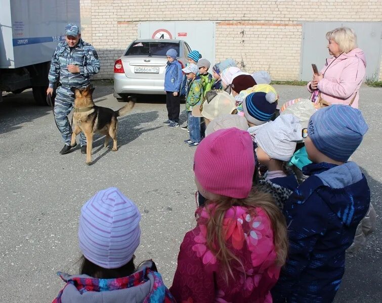 Полиция садика. Полиция детский сад. Полицейский для детского сада. Милиция в детском саду. Дети играют в полицейского в детском саду.