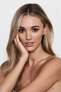 Brooke hogan model australia