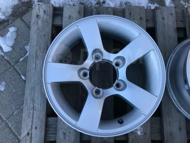 Какая сверловка на сузуки 88 года. Диски suzuki grand vitara 5 139,7. Диск стальной r15 сузуки джимни. Диски сузуки лиана r15. Колёсные диски гранд витара штампованные r16.