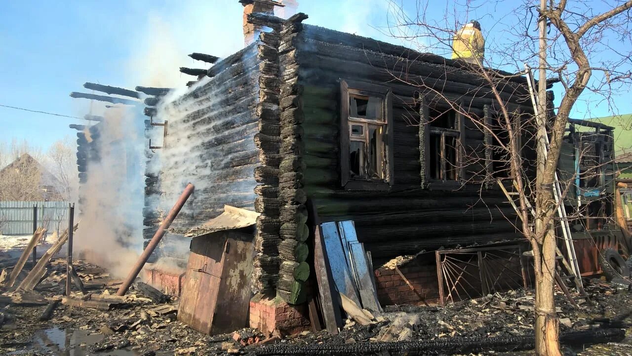 Деревня Зворково Орехово-Зуевский район. Сгоревший дом в Лухе Ивановской области. Сгоревший деревянный дом. Дом после пожара. Построить дом после пожара