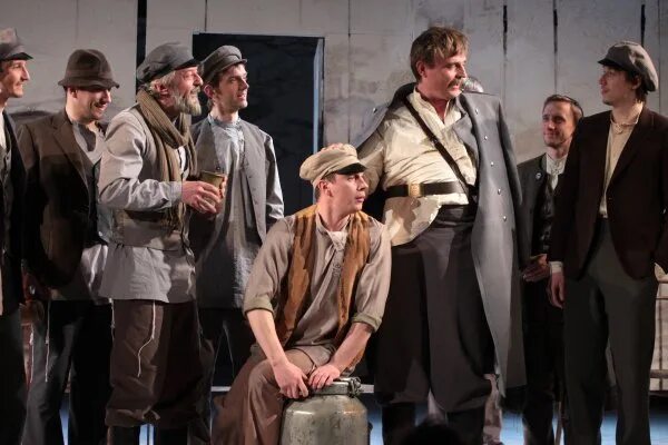 Театр на литейном поминал. Поминальная молитва на литейном. Поминальная молитва на литейном. Спектакль поминальная молитва театр на литейном. Театр на литейном поминал.