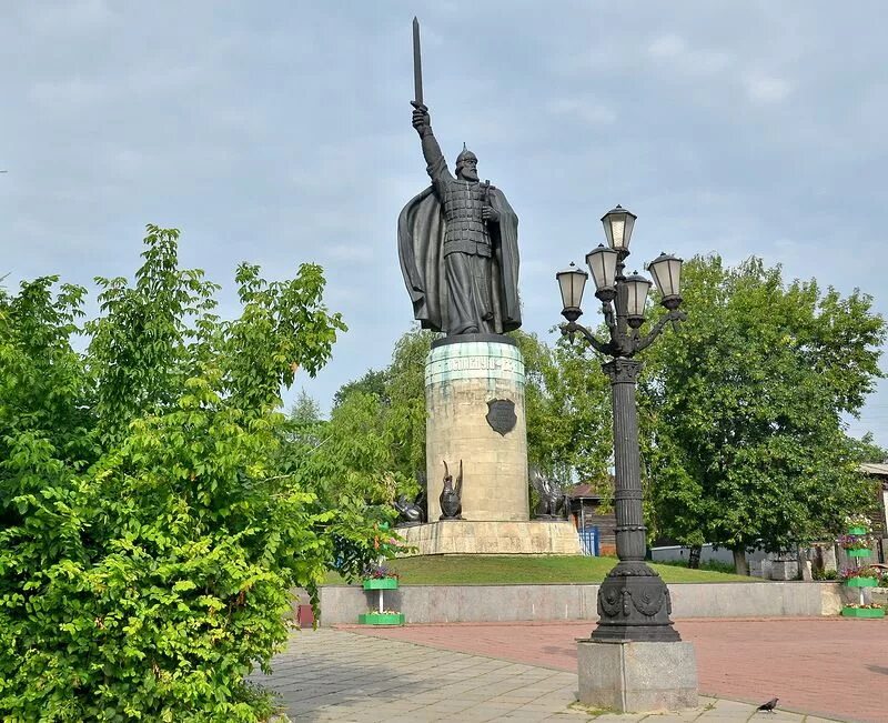 Статуя ильи муромца в муроме. Муром памятник илье муромцу. Муром памятник илье муромцу зима. Памятник илье муромцу в муроме фото. Муром набережная памятник илье муромцу.