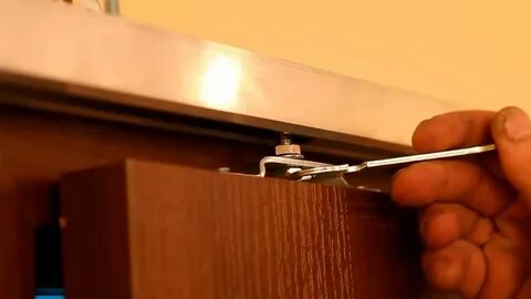 Как вставить ролики в шкафе купе
