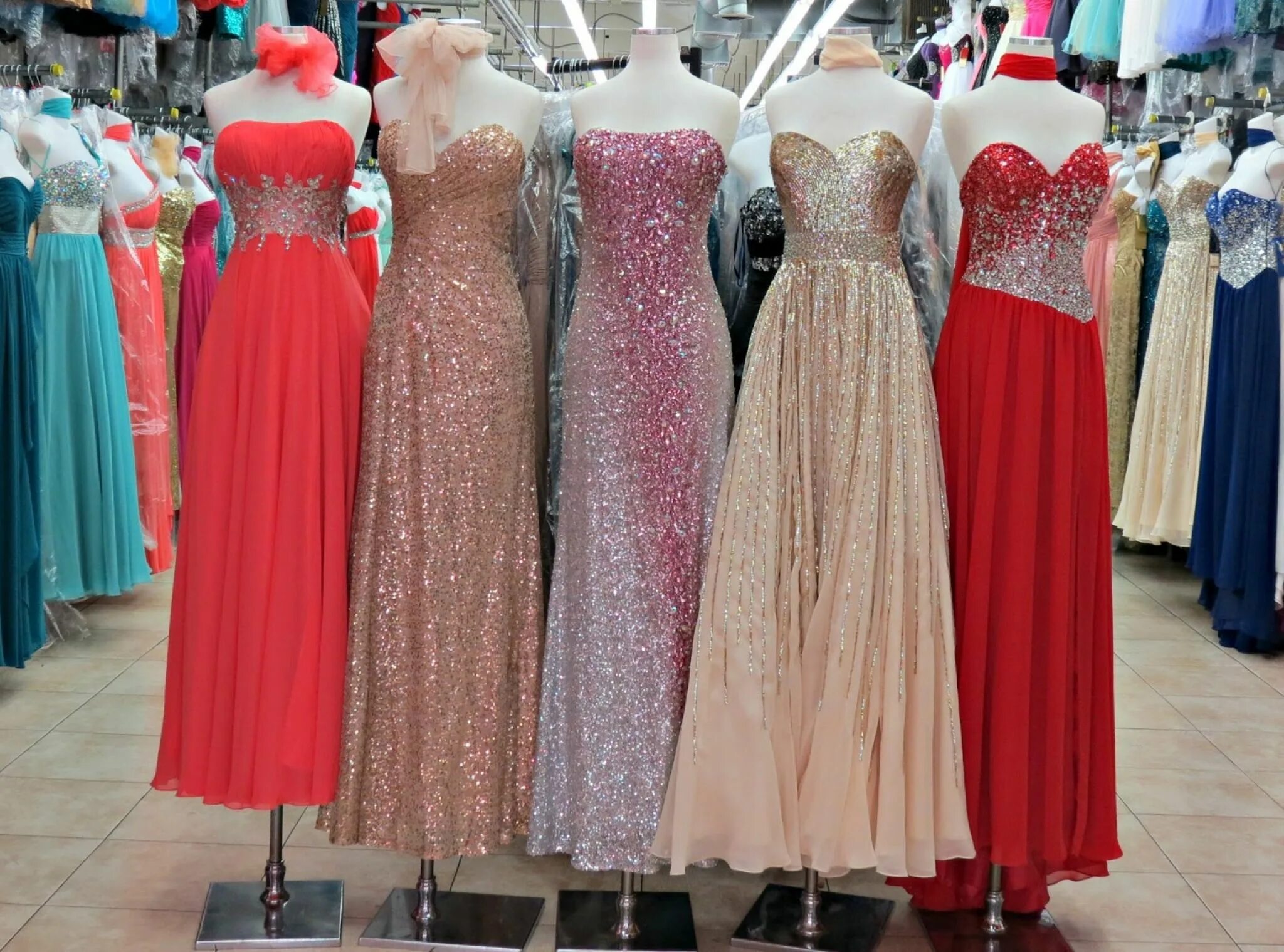 Магазин shop dress ульяновск. Магазин платьев ульяновск. Магазин платьев ульяновск. Вечерние платья ульяновск. Мир торжеств ульяновск.