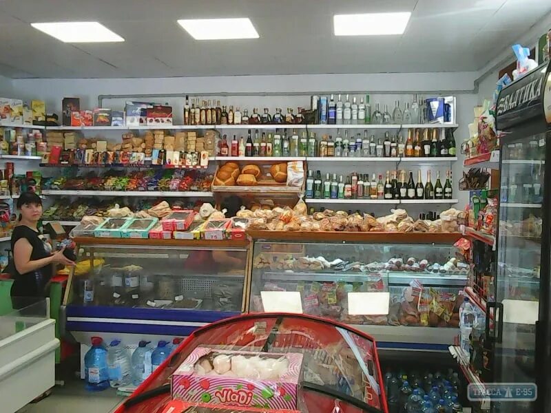 Продаются продуктовый. Продаются продуктовый. Магазин внутри. Ассортимент продуктового магазина. Товары продуктового магазина.