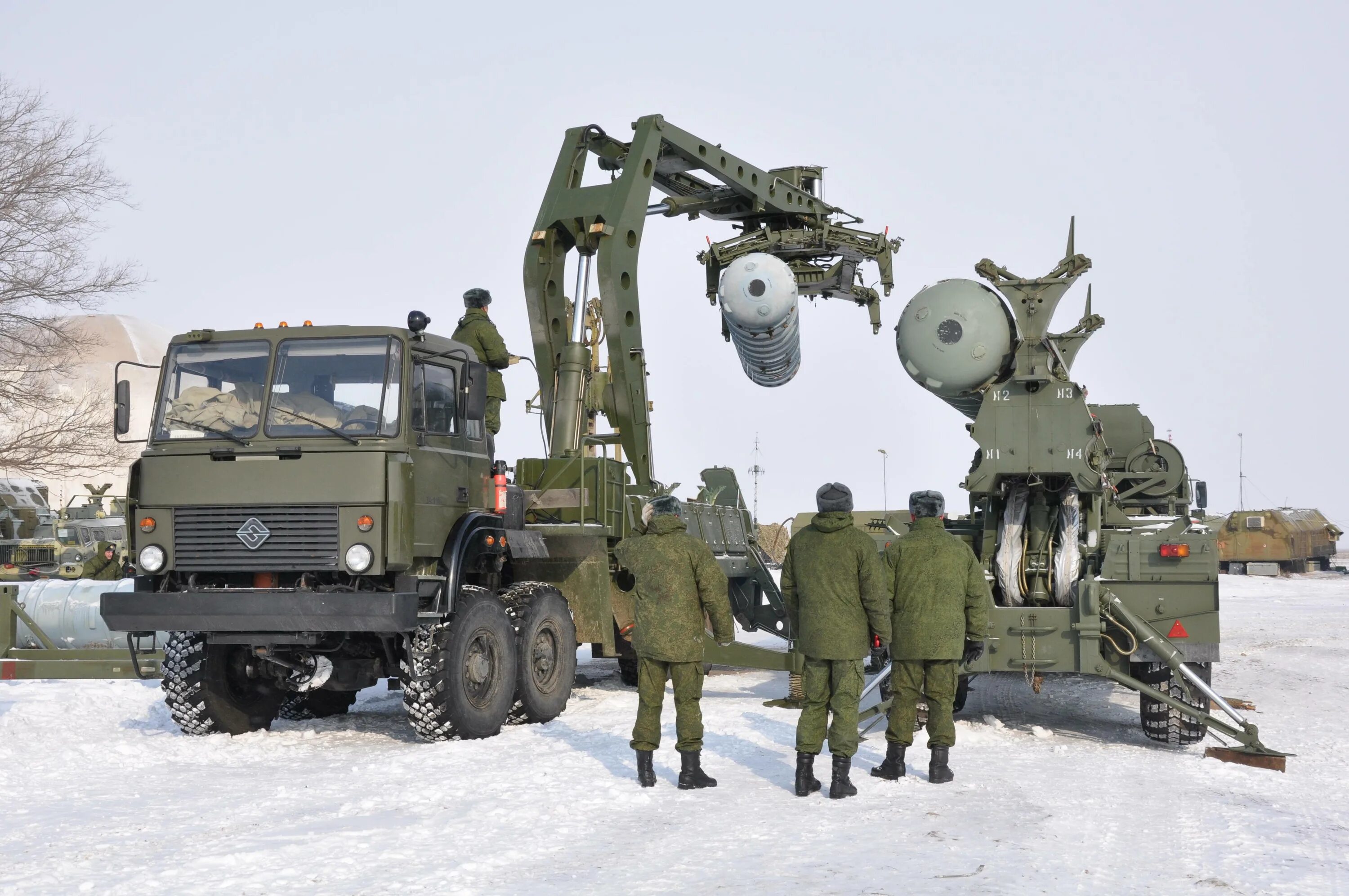 Зенитно ракетные войска вооружены. С-400 зенитный ракетный комплекс. C400 Триумф. Зенитно-ракетный комплекс с-400 Китай. Зенитная ракетная система «с-300в».