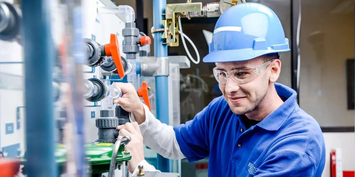 Process engineering in engineering. Инженер в вр. process engineer. многостаночное обслуживание. инженер по нормированию труда фото.