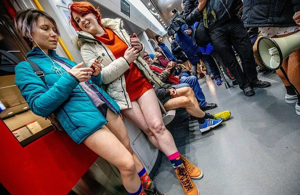 No Pants Subway Ride Москва. No Pants Subway Ride Москва метро. No Pants Subway Ride 2023. В метро без штанов.