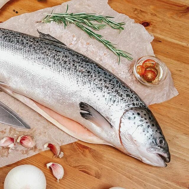Как называется белая форель. Речная форель белая. Форель с белым мясом. Бывает ли белая форель. Форель белая или красная