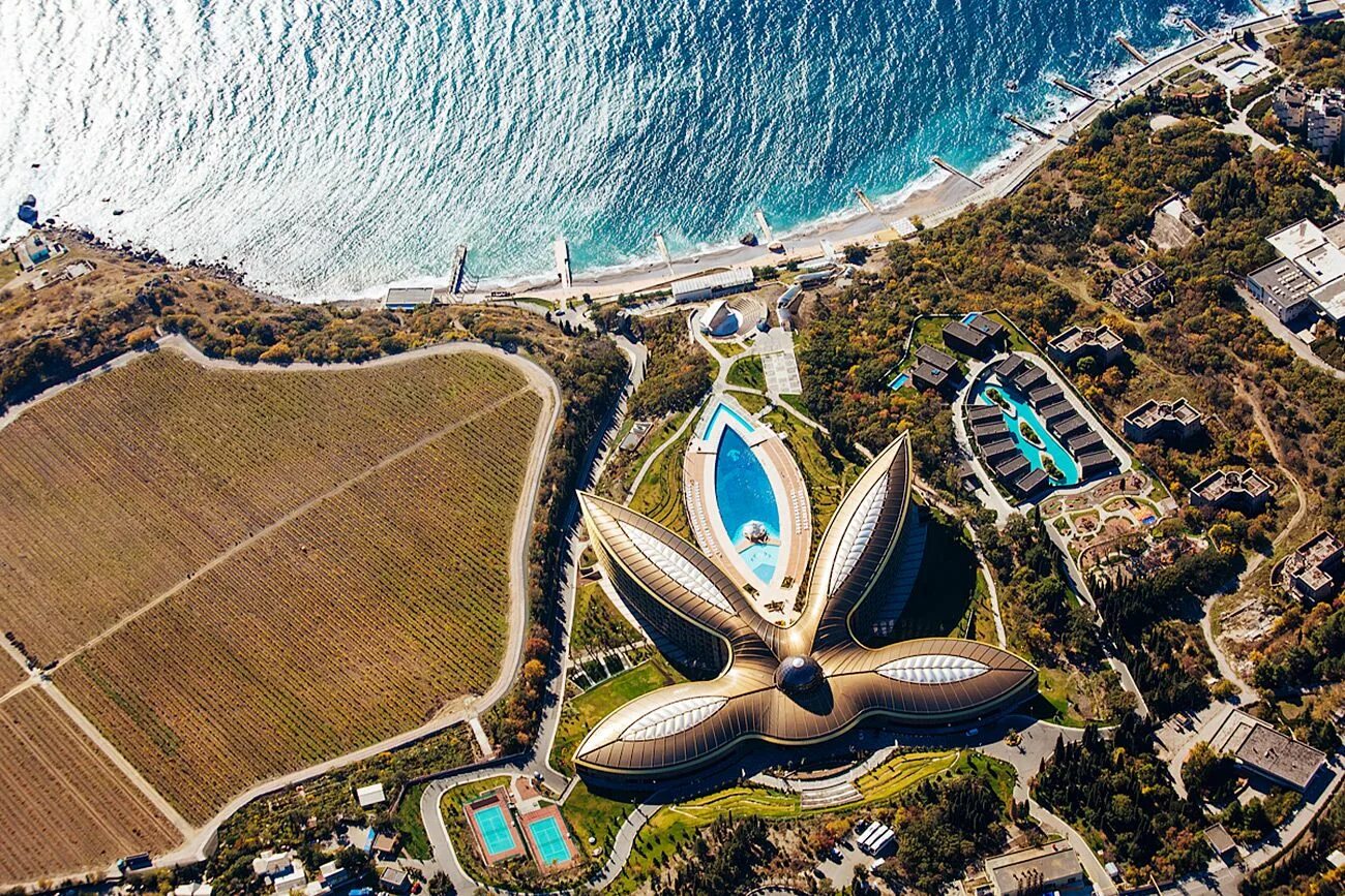 Мрия виды. Отель мрия ялта. отель mriya resort spa 5. mriya resort spa 5 в ялте.